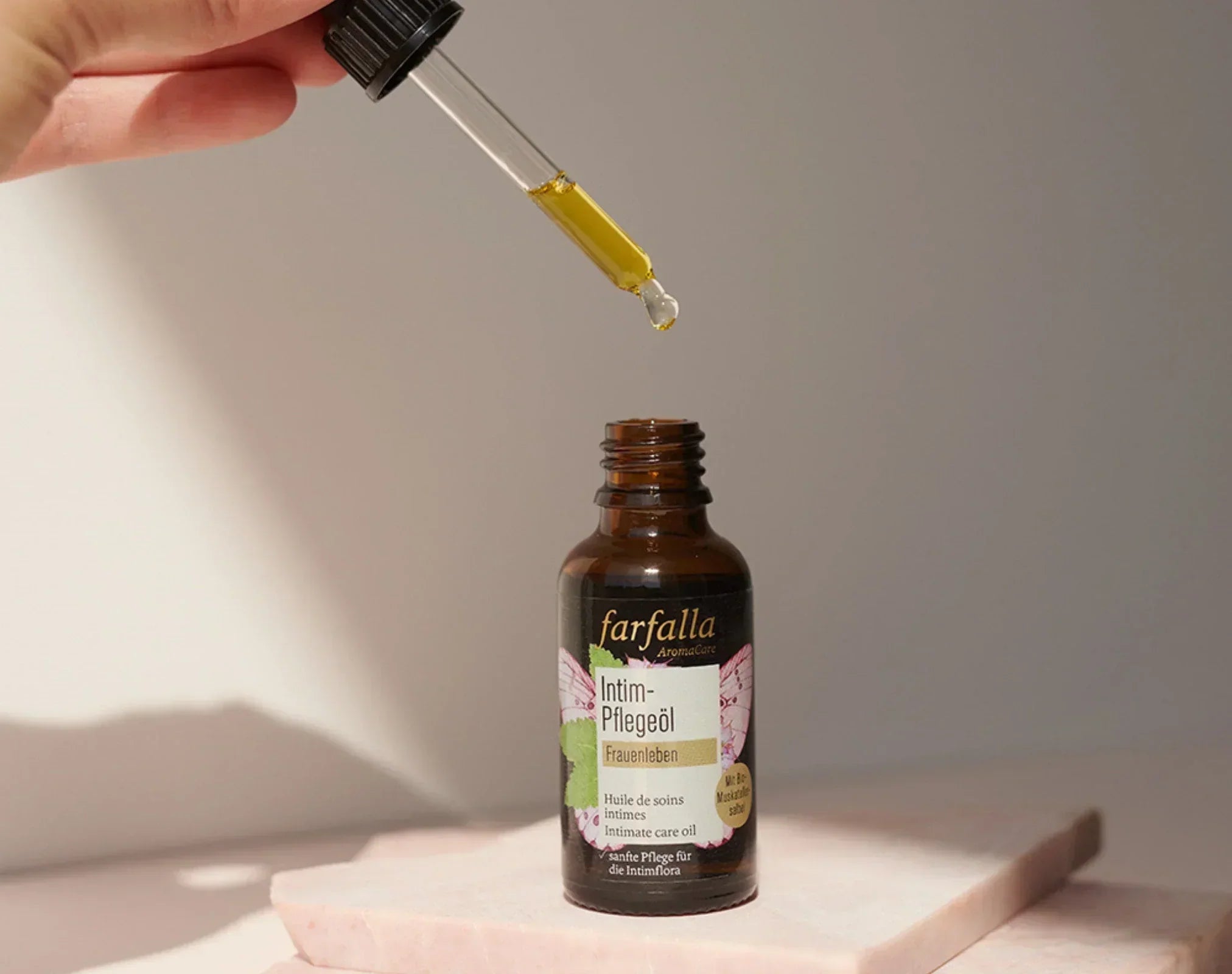 Natürliche Intimpflege bei Scheidentrockenheit